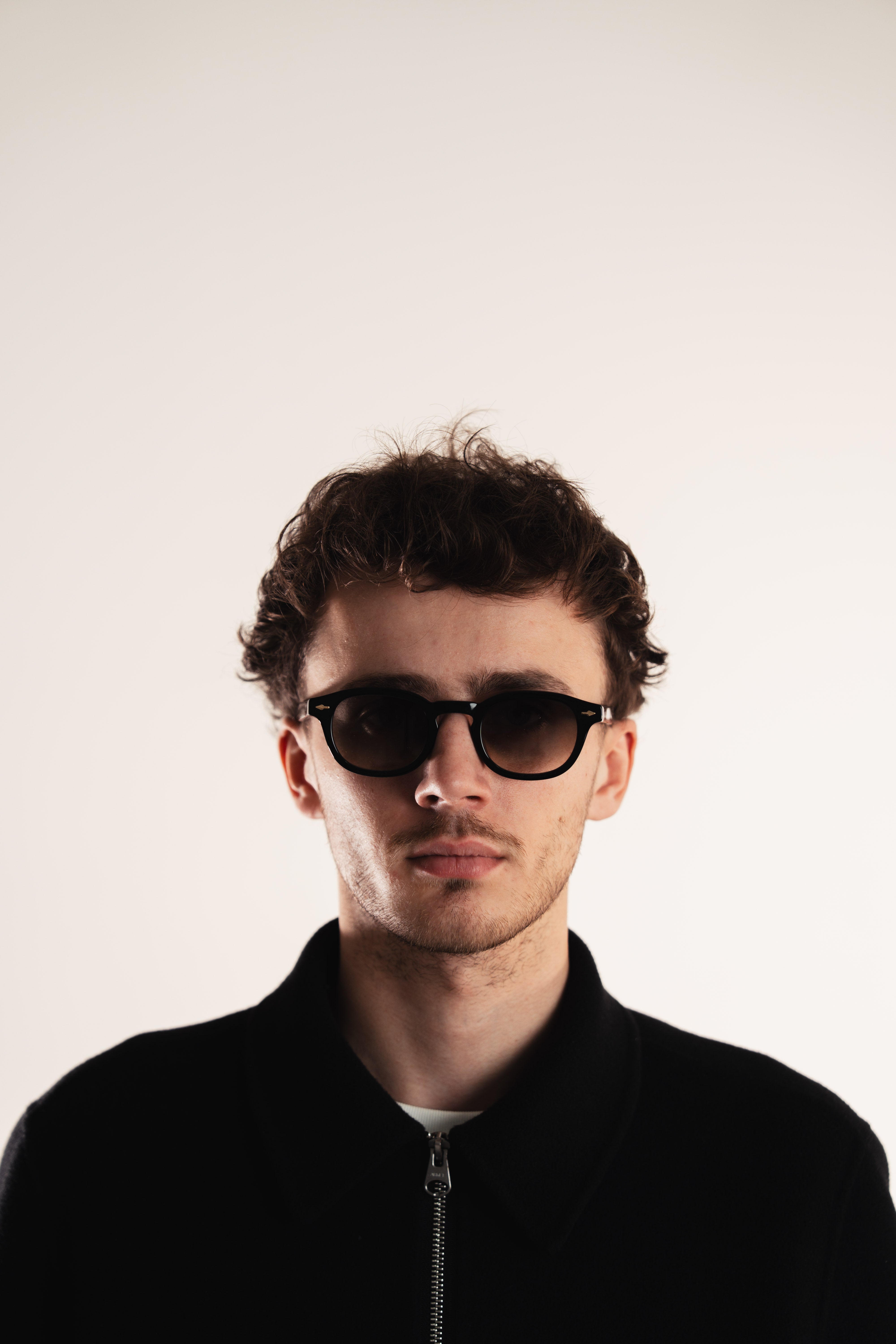 Dore OCCU lifestyle shot black brown gradient sunglasses