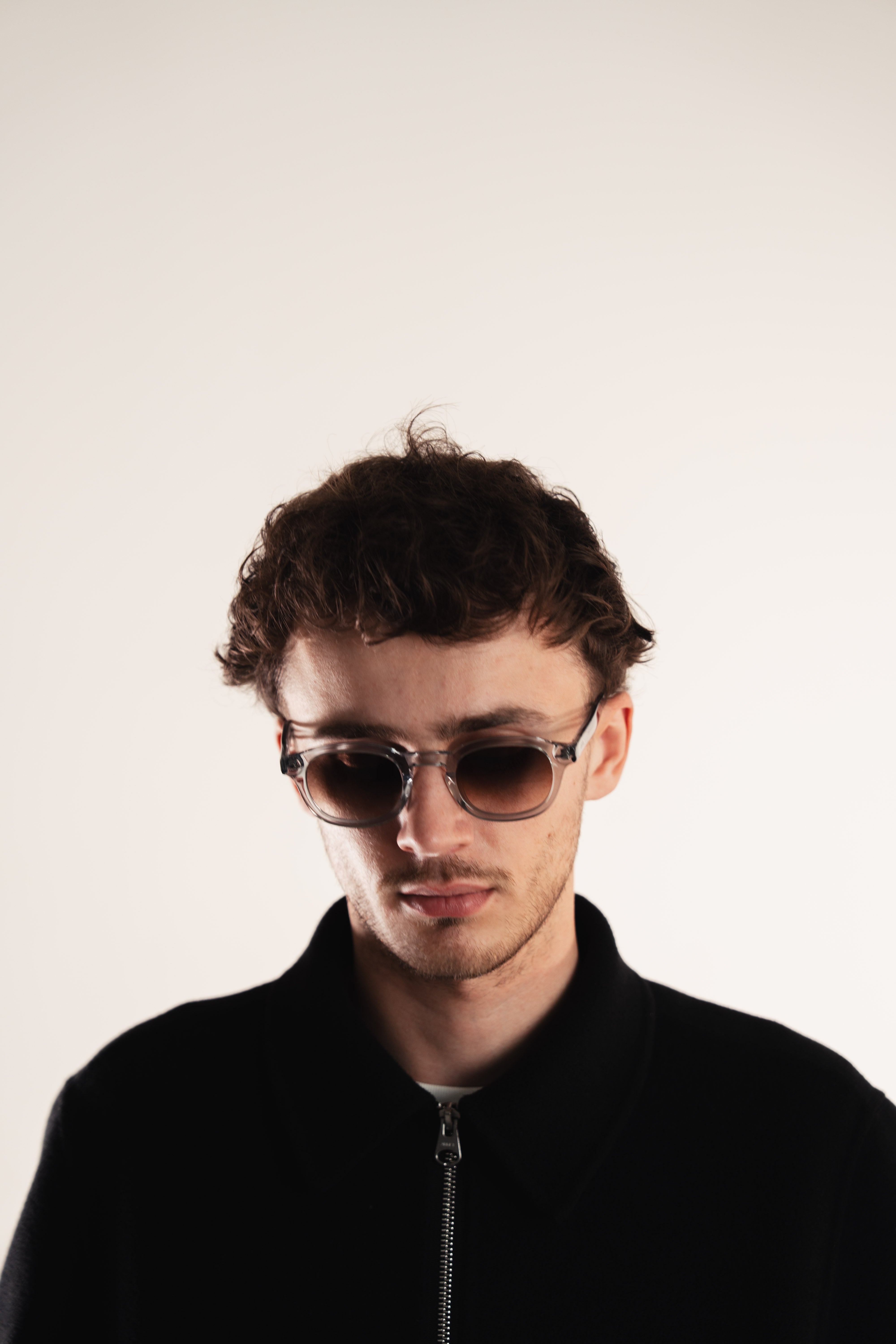 Sile OCCU premium sunglasses model wearing silver brown