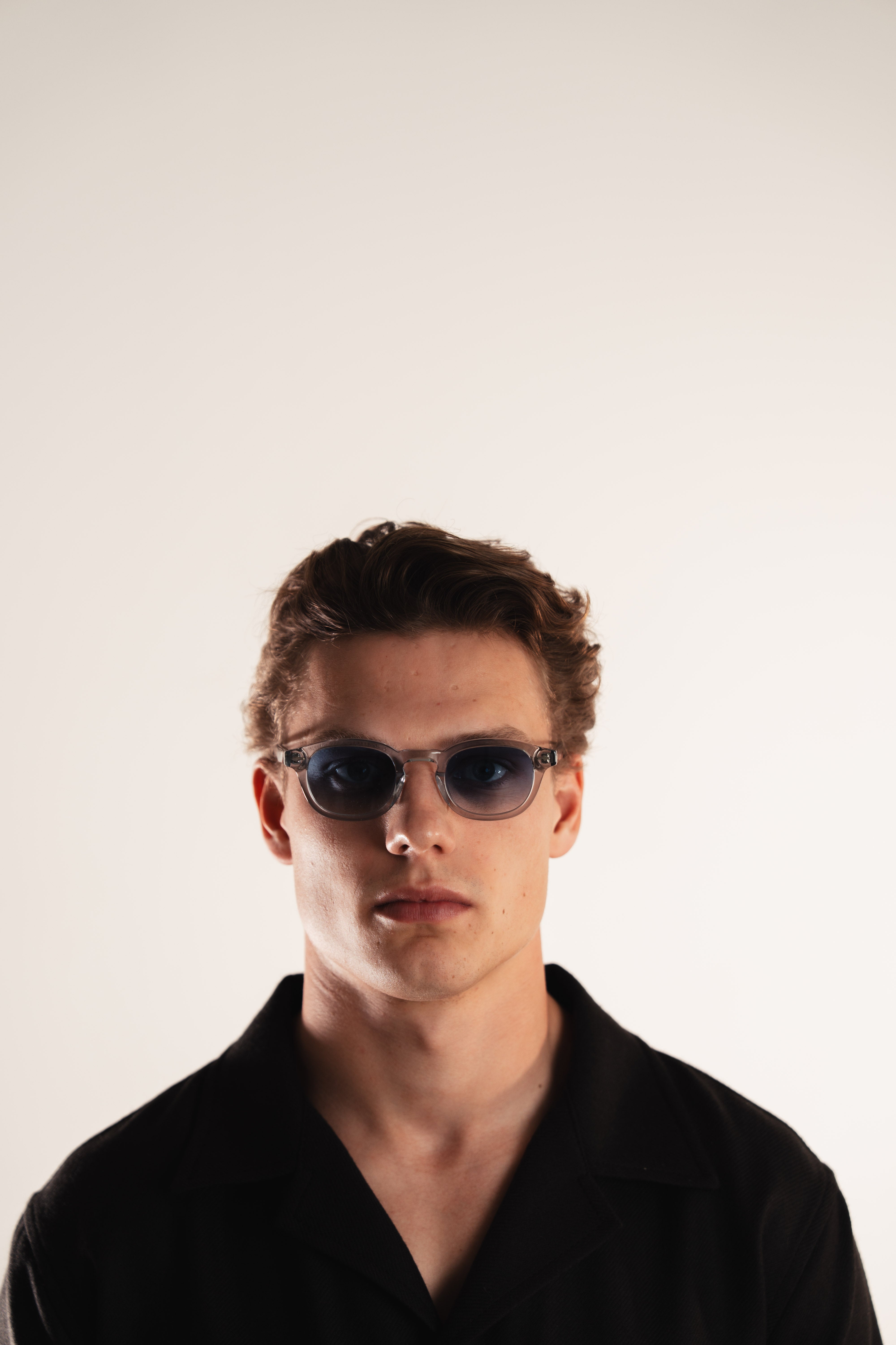 Mire II OCCU sunglasses lifestyle shot silver blue