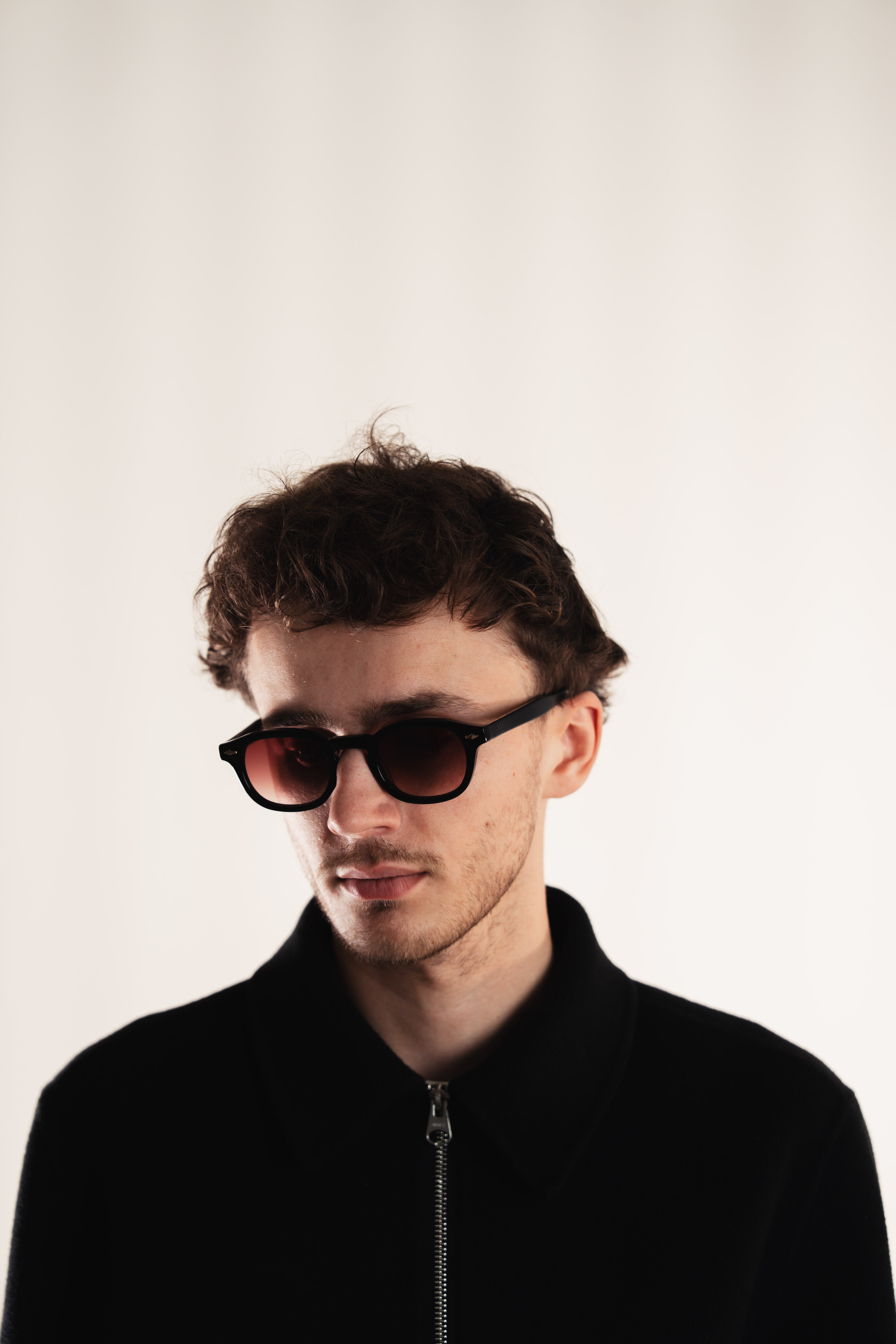 Ise II OCCU premium sunglasses model wearing black red