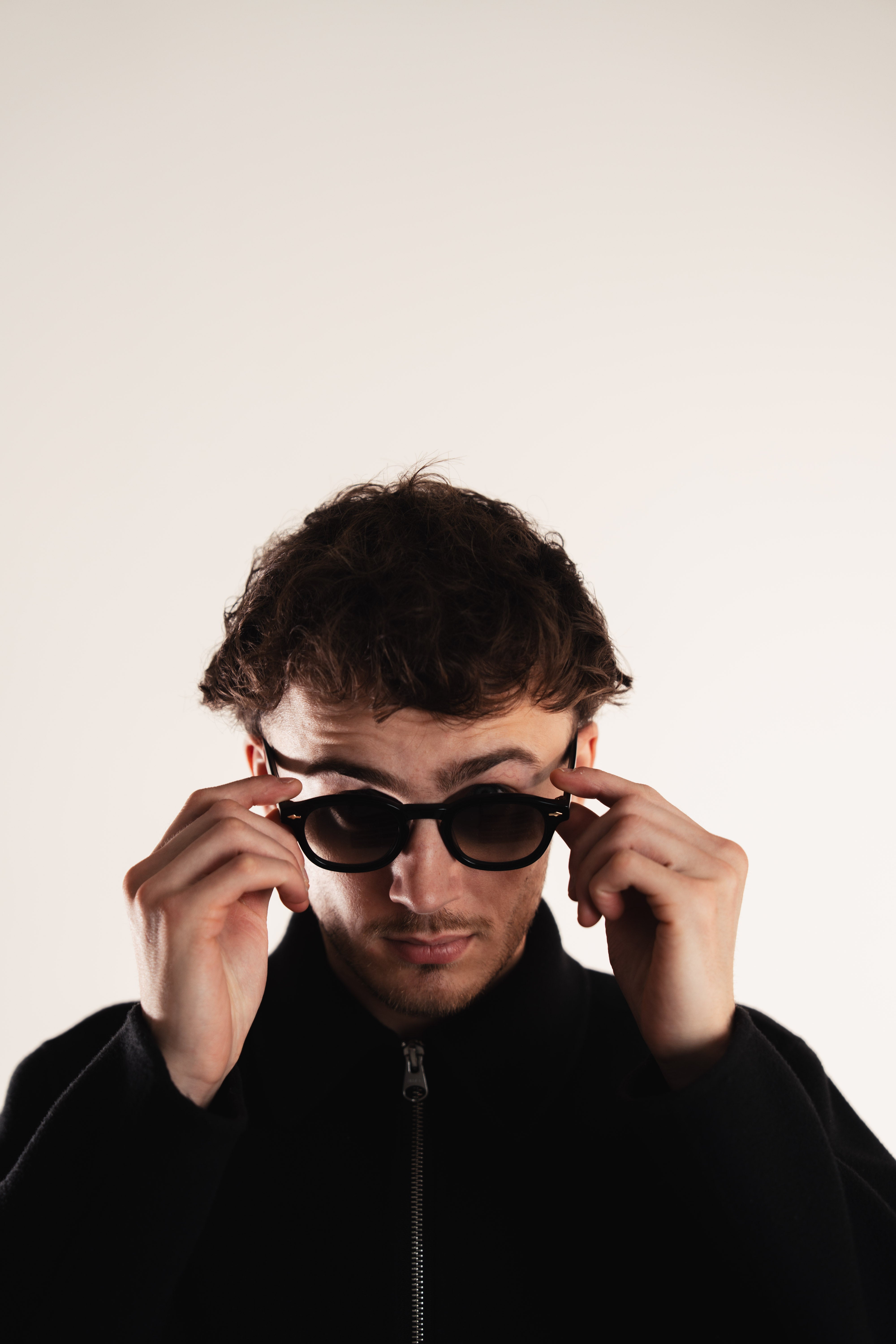 Aven OCCU lifestyle shot brown green gradient sunglasses