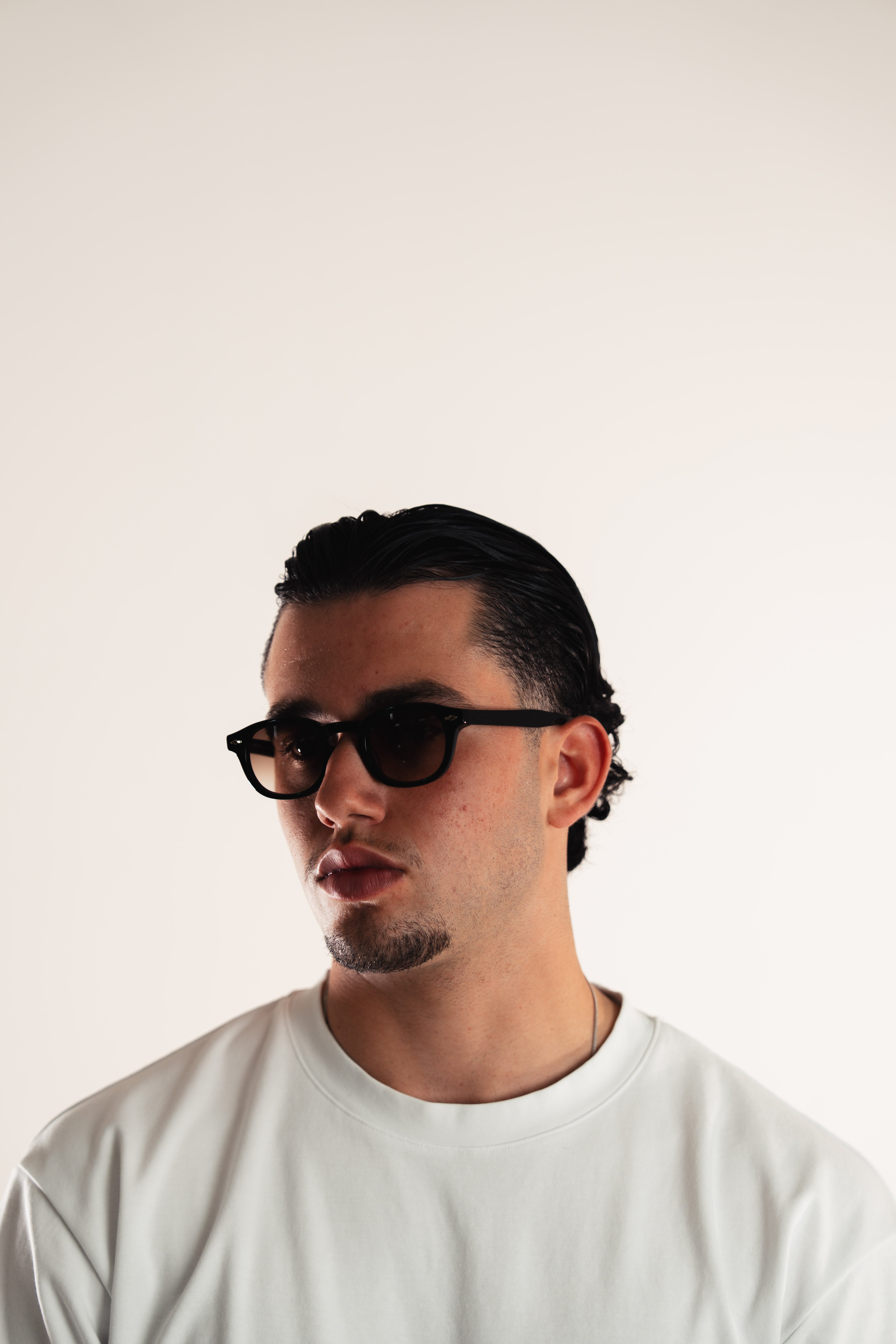 Aven OCCU premium sunglasses model wearing brown green