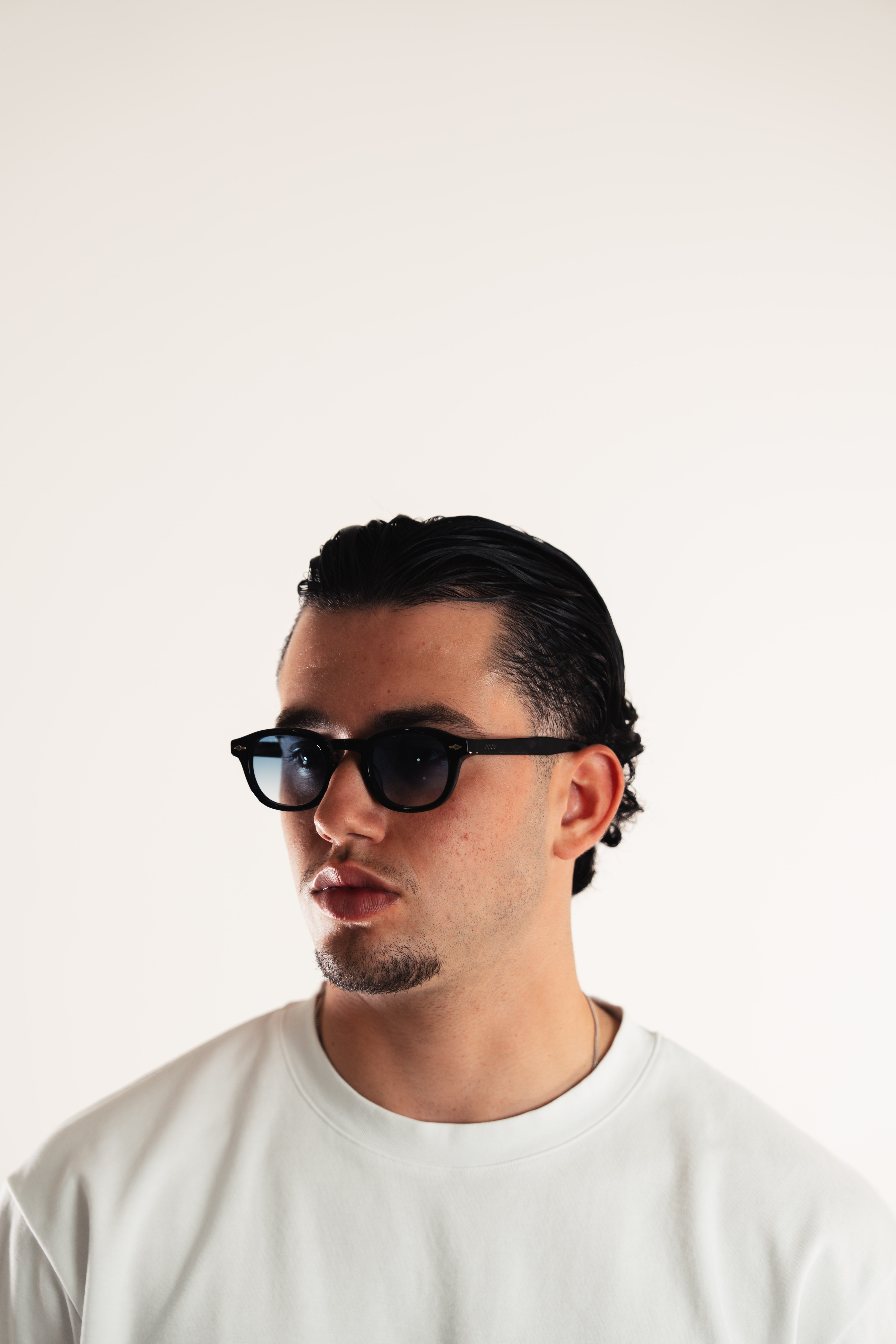 Vell II OCCU premium sunglasses model wearing black blue