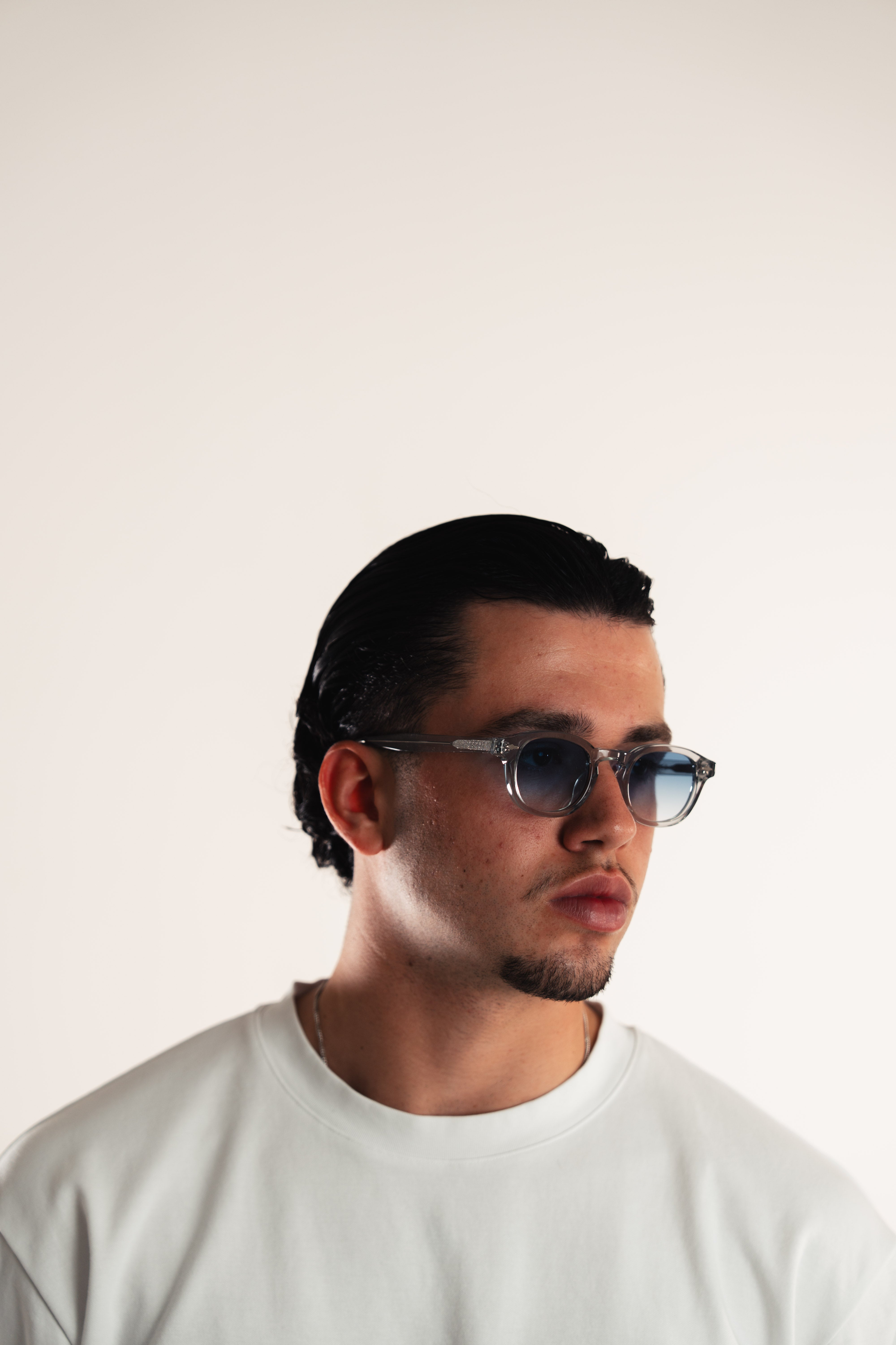 Mire II OCCU premium sunglasses model wearing silver blue