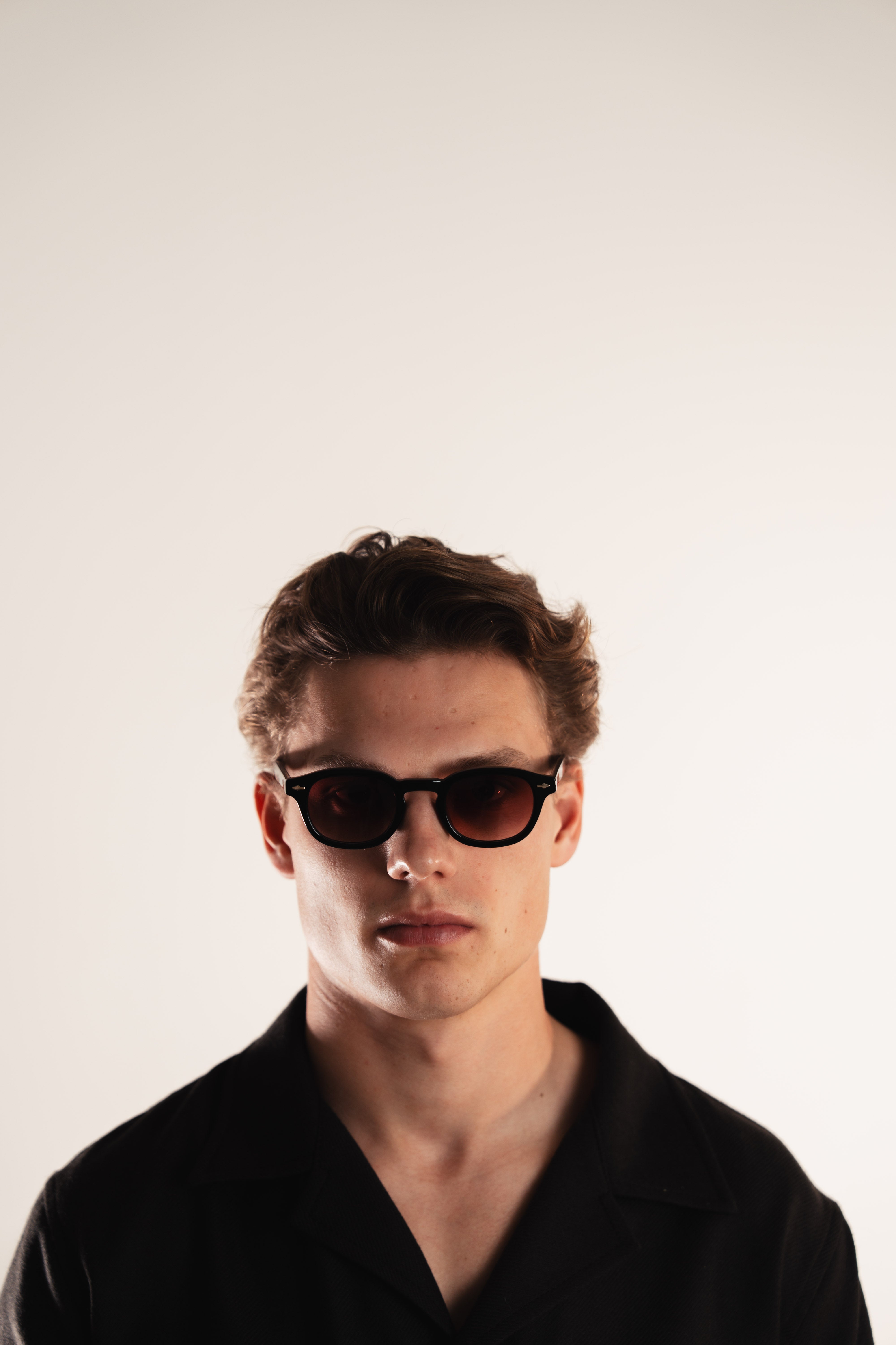 Ise II OCCU lifestyle shot black red sunglasses